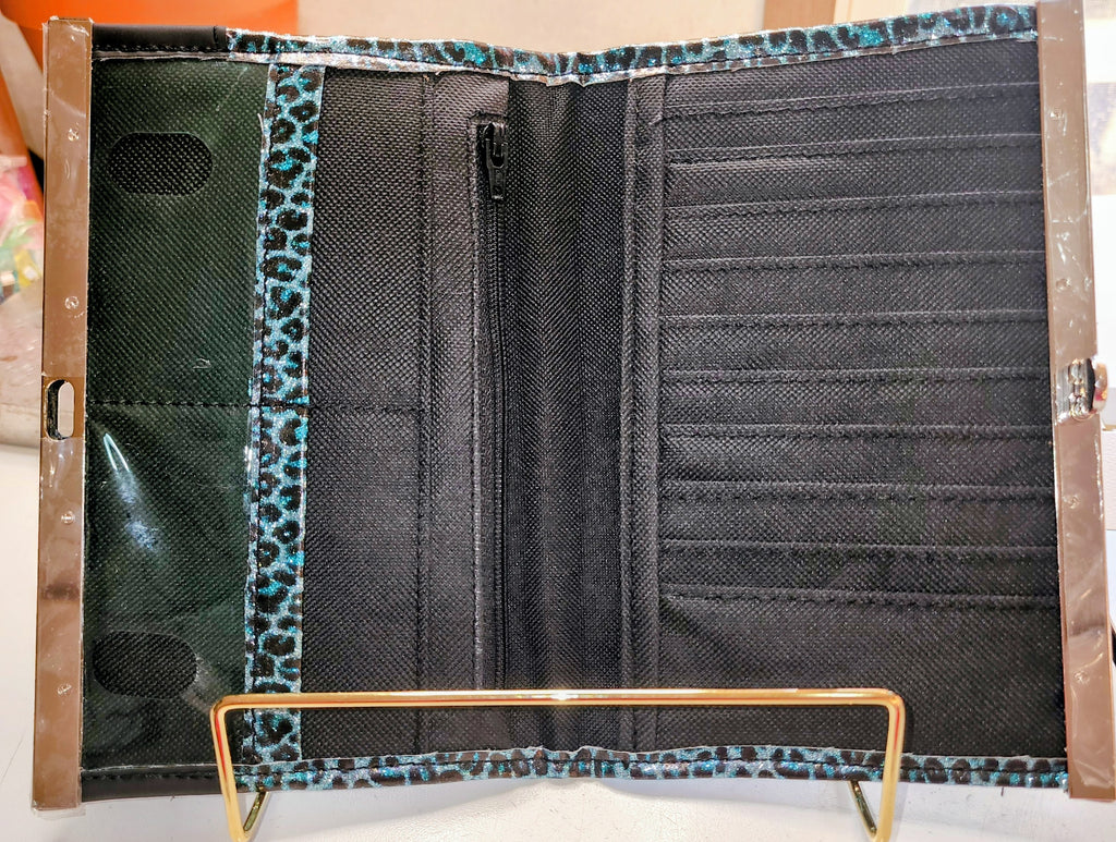 Compact clutch wallet