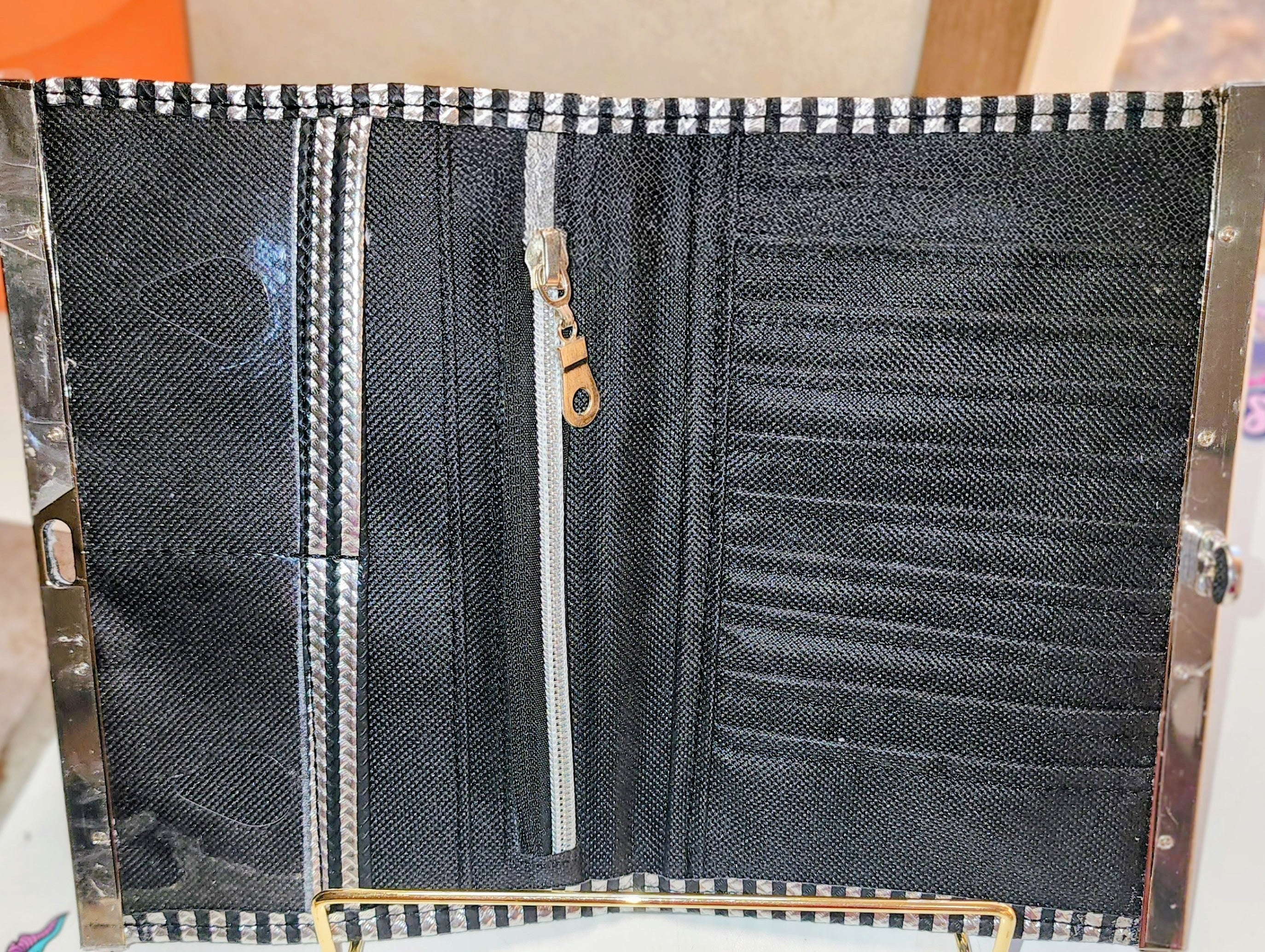 Compact clutch wallet